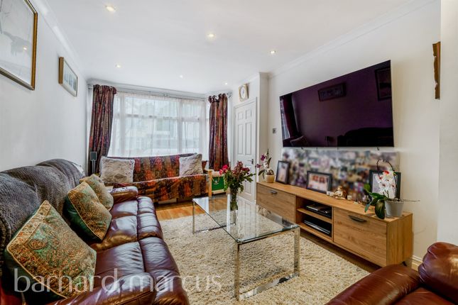 48, Fernside Avenue, FELTHAM photo 2