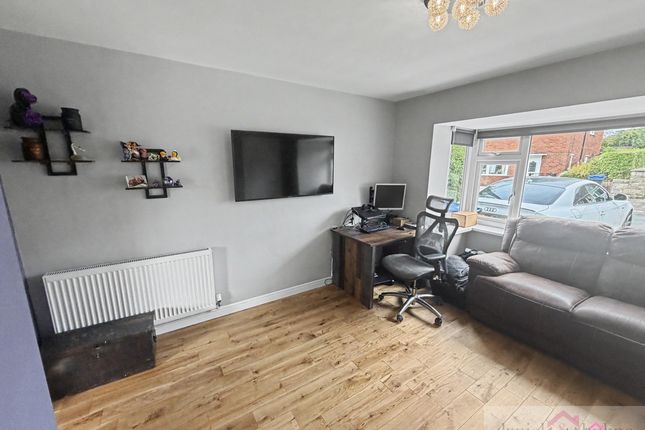 42 Fair View Road, Leek photo 4