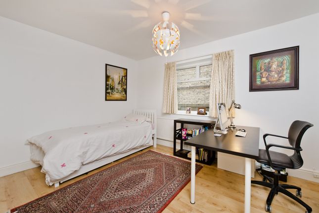 Flat 2 6, North Common Road, London photo 4