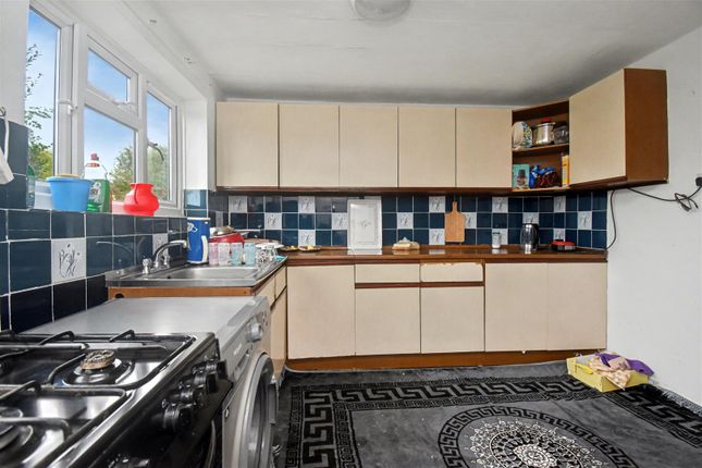 13, Kingsthorpe Avenue, Corby photo 4