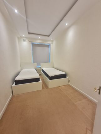 Eagle Lodge, Golders Green Road, London photo 3
