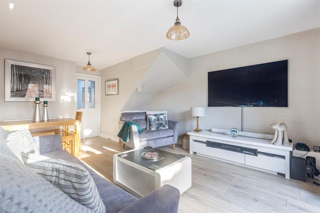 7 Oakwood Close, Dartmouth, Dartmouth photo 4