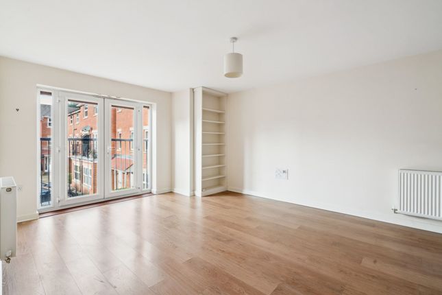 108 Walton Road, Bushey photo 2