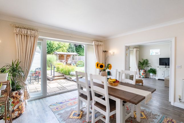 29, Hillside Gardens, Betchworth photo 4
