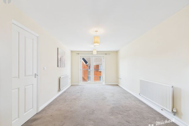 14 The Warren, Aylesbury photo 2