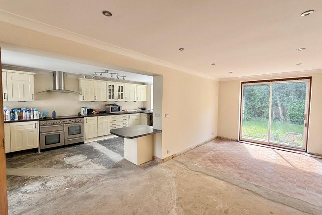7 Grosvenor Close, Ashley Heath, Ringwood photo 4