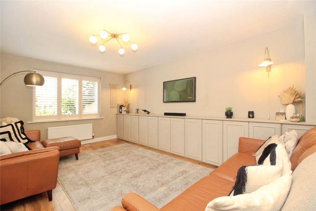 18, Frezenberg Close, Hinckley photo 2