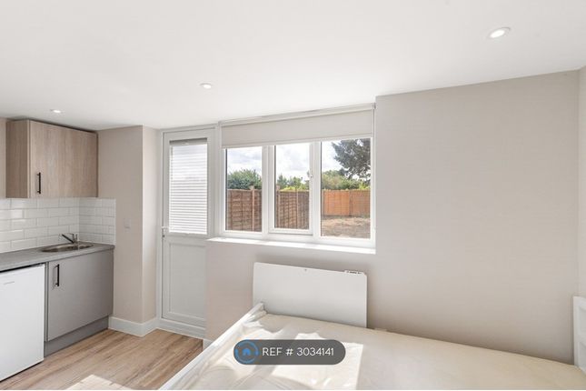 Farleigh Road, New Haw, Addlestone photo 5