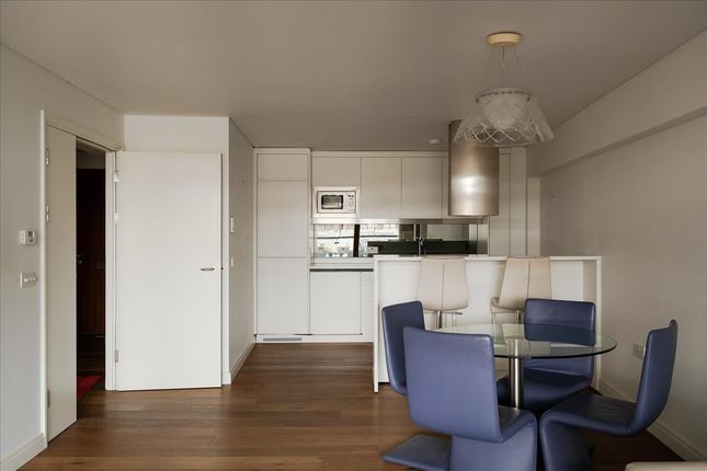 Flat for sale in Frobisher Crescent, Barbican, London