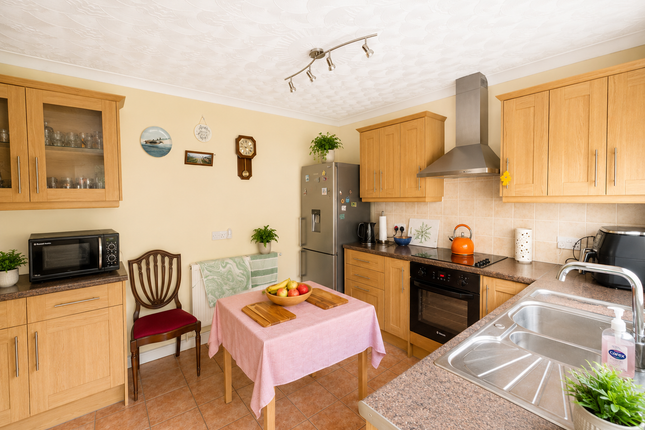 21, Furzeland Drive, Neath photo 4