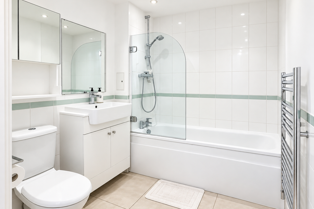Flat 21, Poulton court, Victoria road, London photo 4