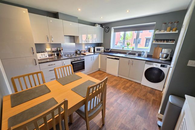 4 Blossom Crescent, Doncaster photo 2