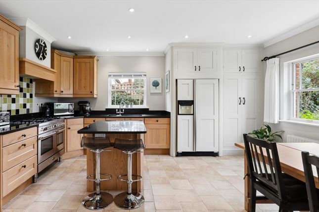 14, Beaconsfield Road, Esher photo 4