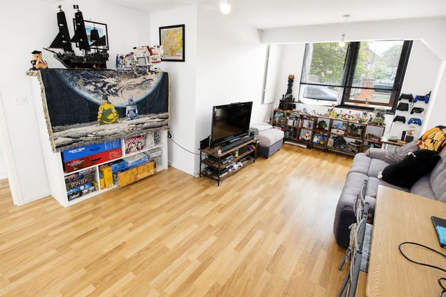 Flat 3, 6 Worplesdon Road, Guildford photo 3