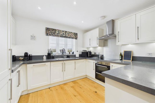 9, St. James Close, Malvern photo 3