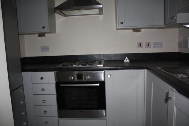 19, Regents Court, Woking photo 4