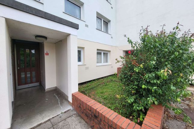 2 Bedroom Ground Floor Flat For Sale On Essex Close