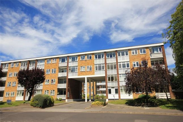 Flat to rent in Radstone Court, Woking