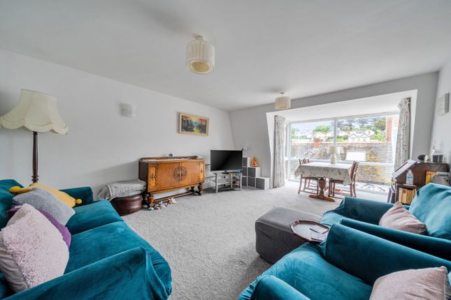Flat 6, 15-17,, High Street, Devon photo 3