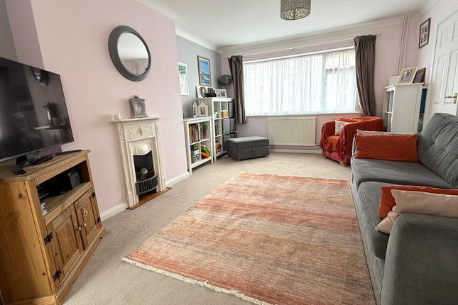 2, Nursery Close, Gosport photo 2