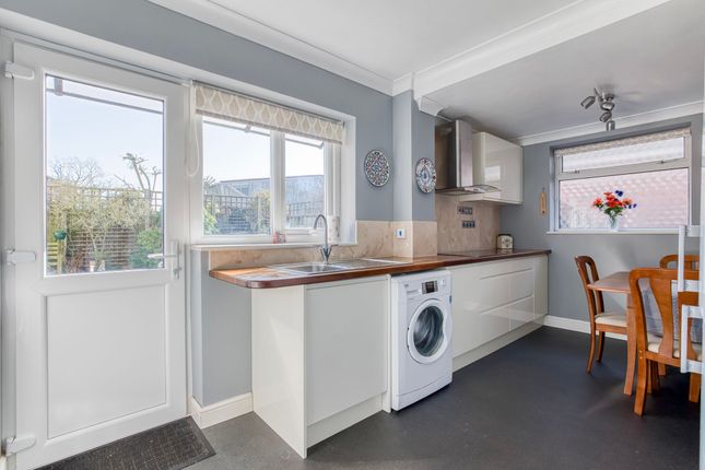 3 Worcester Close, Great Yarmouth photo 3