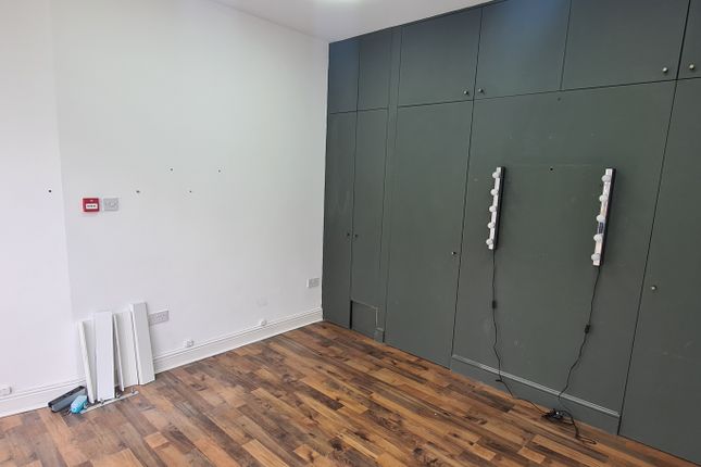 Retail premises to let in Francis Road, London
