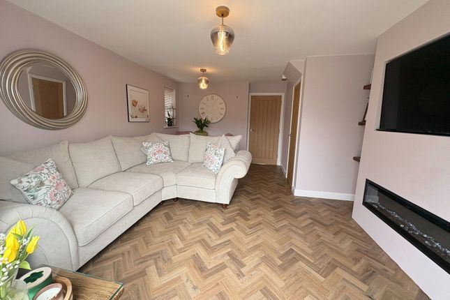 24, Thorn Tree Drive, Thornton photo 2