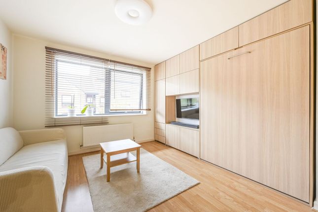 Ferry Street, E14, Docklands photo 3