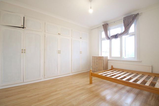 Flat 2 LHS, First and Second floors, 204 Longbridge Road, Barking photo 4