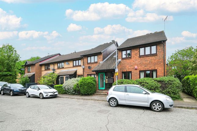 1-bed flat on 32, Alders Close, Wanstead, £229,995