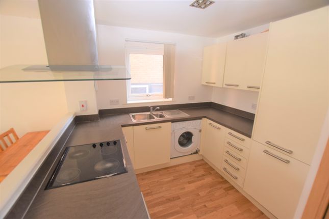 Town house to rent in Heia Wharf, Hawkins Road, Colchester