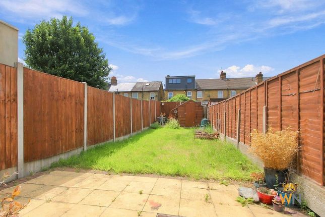 10, Douglas Road, Hornchurch photo 2