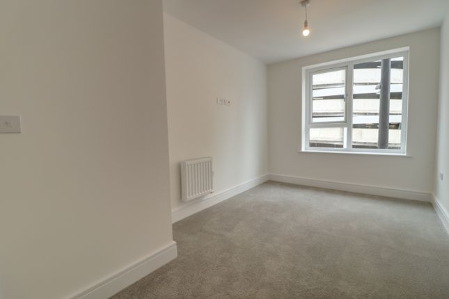 Flat to rent in Lilys Walk, High Wycombe, Buckinghamshire