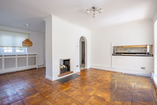 6, Westbury Lane, Buckhurst Hill photo 3
