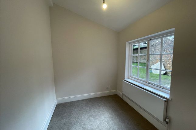 Flat to rent in The Close, Winchester