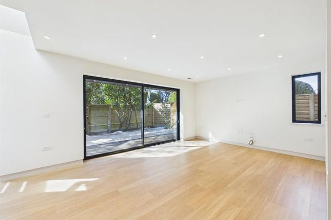 Hengist Lodge, 8d, Kearton Close, Kenley photo 3
