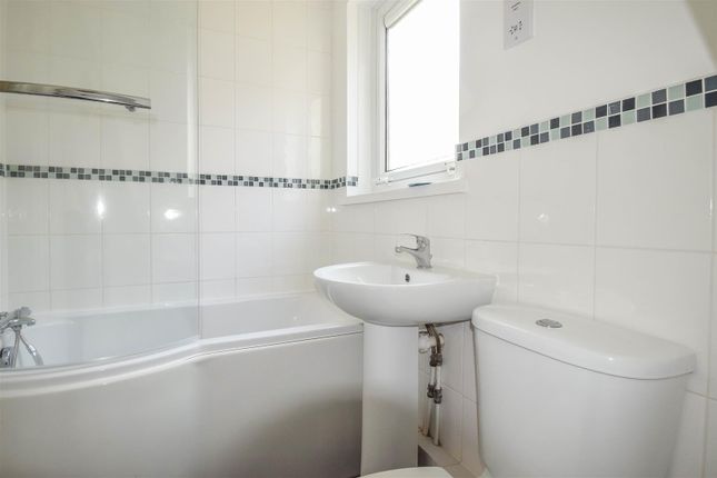 Flat to rent in Burleigh Court, 380 Station Road, Westcliff-On-Sea, Essex