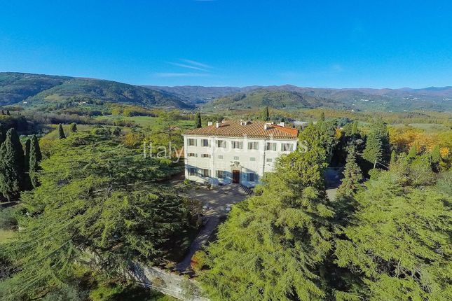Villa for sale in Viale Macallè, Pistoia, Toscana