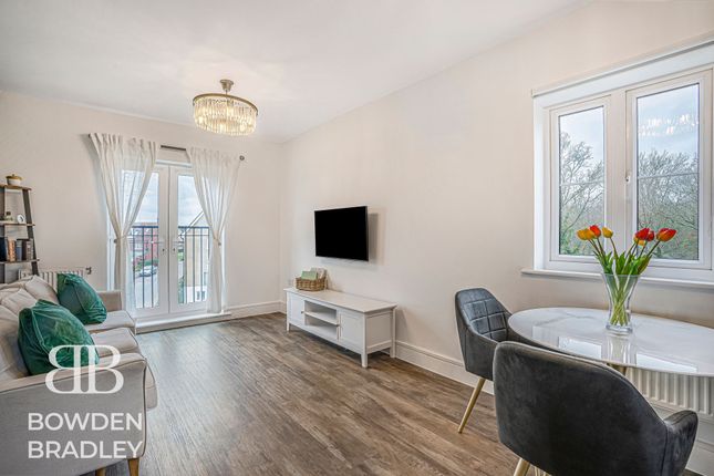 Flat 12, Camellia House, Chigwell photo 3