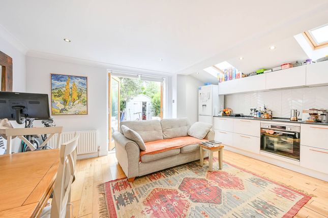 Flat for sale in Eastbury Grove, Chiswick, London