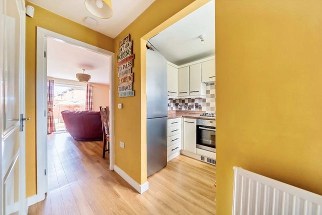 4, Viner Way, Hyde photo 2
