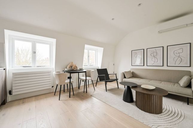 Flat for sale in Kingsland Road, Hoxton