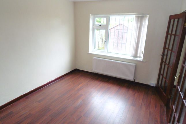 16, Miles Hill Road, Leeds photo 3