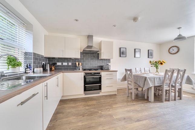3 Toop Gardens, Chichester photo 2