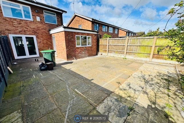 Thumbnail Semi-detached house to rent in Oakley Avenue, Tipton