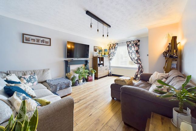 31 Lark Rise, Norwich photo 2