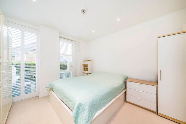 30 Ingrebourne Apartments, 5, Central Avenue, London photo 4