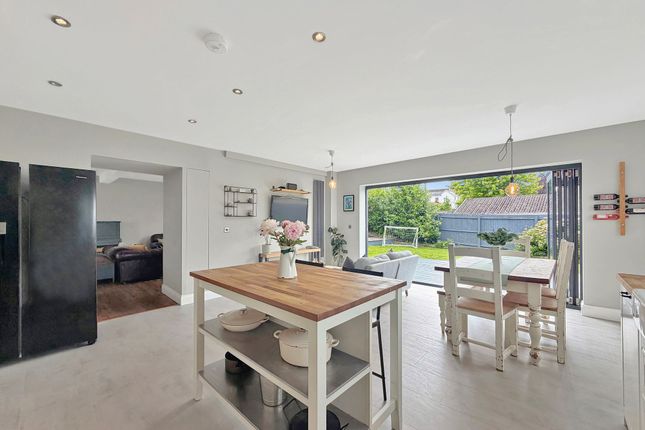 15 Heol Fawr, Treharris photo 2