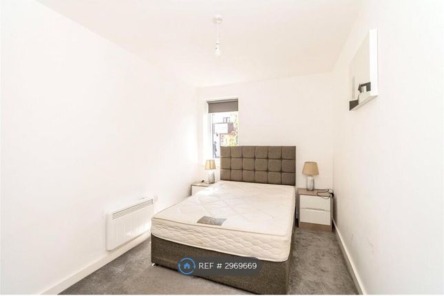Flat, Bevois Valley Road, Southampton photo 3