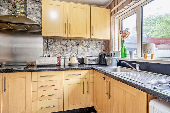 35, Colbren Square, Ammanford photo 4